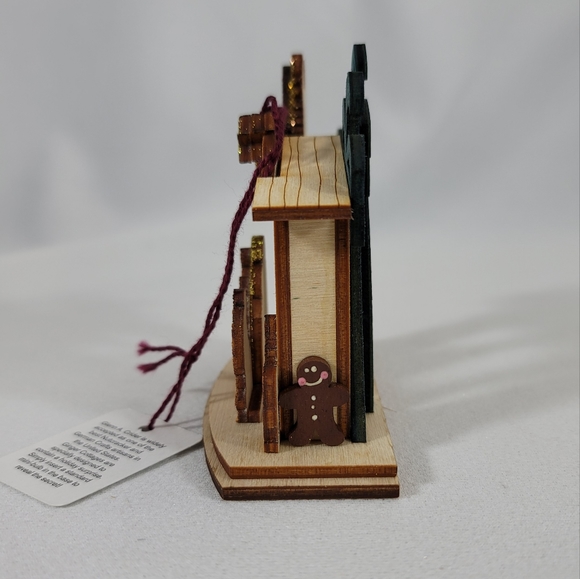 Ginger Cottages Nativity Scene - Picture 9 of 16